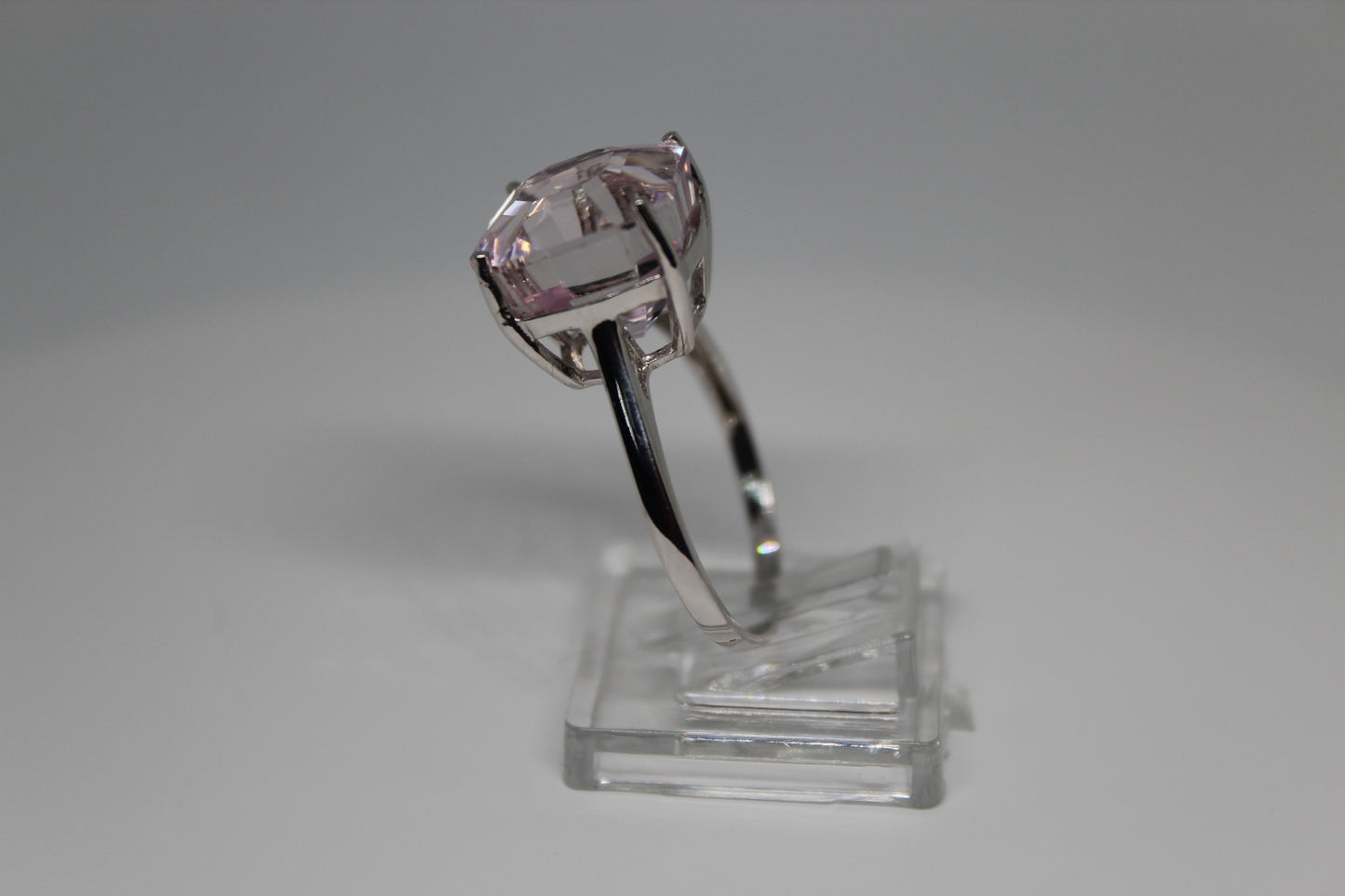 Elegant Kunzite Ring in 925 Sterling Silver