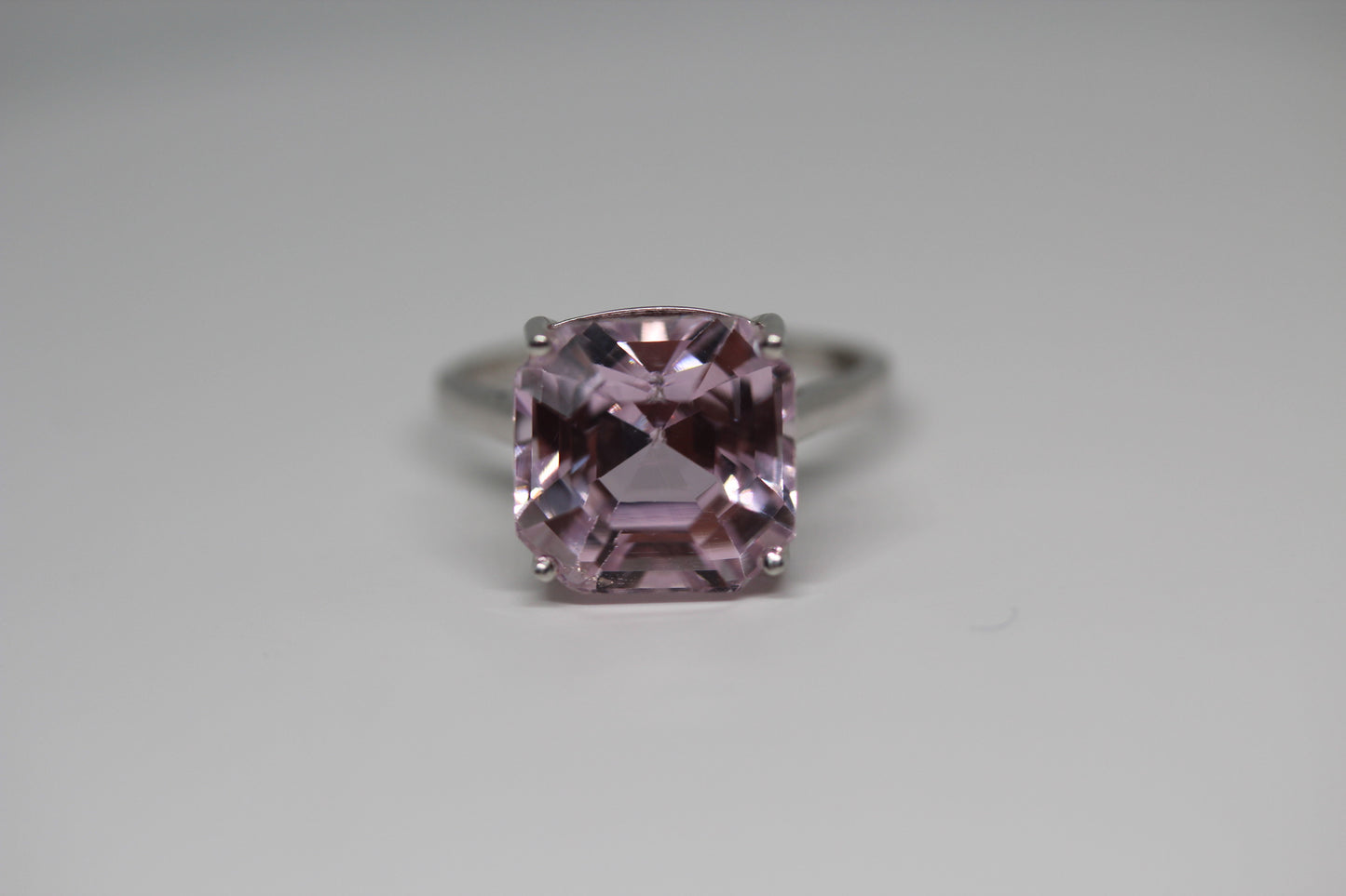 Elegant Kunzite Ring in 925 Sterling Silver