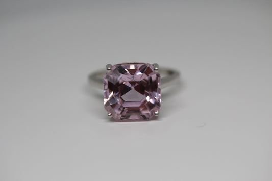 Elegant Kunzite Ring in 925 Sterling Silver