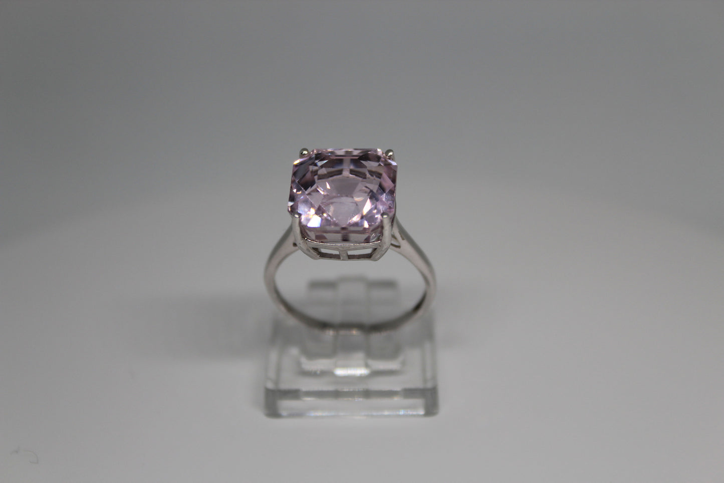 Elegant Kunzite Ring in 925 Sterling Silver